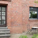 Modern Oasis Of Peace With Garden, Top Public Transport