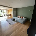 Apartment Modern Oasis Of Peace With Garden, Public Transport *