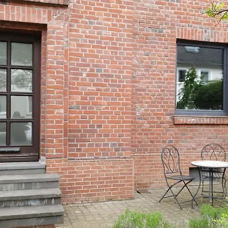 Modern Oasis Of Peace With Garden, Public Transport Appartement
