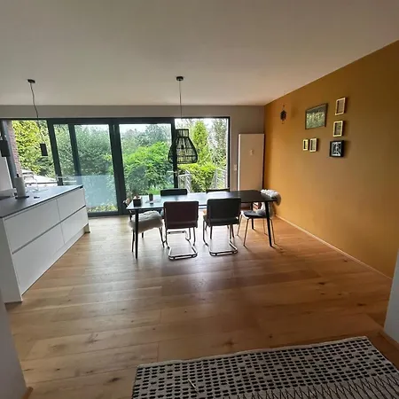 Modern Oasis Of Peace With Garden, Public Transport Appartement