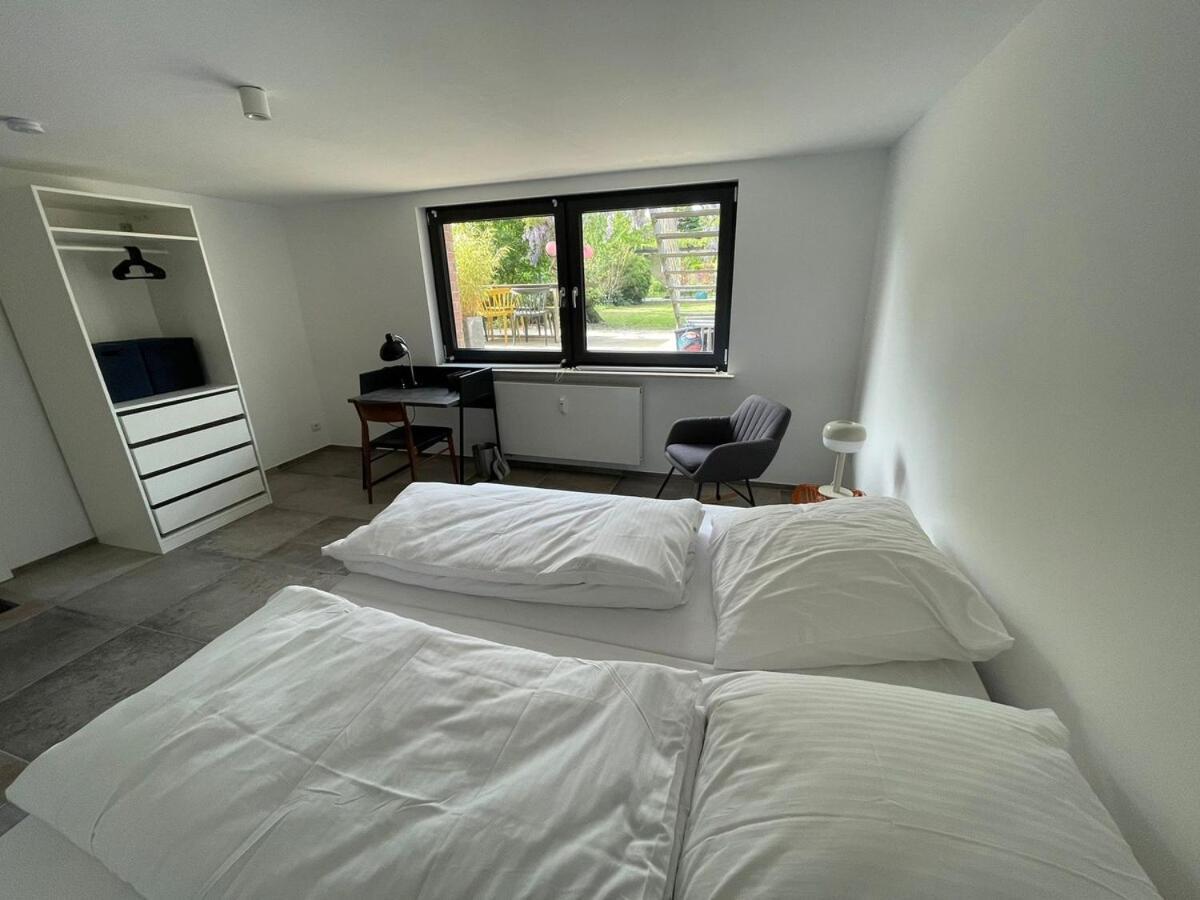 Modern Oasis Of Peace With Garden, Public Transport Apartment