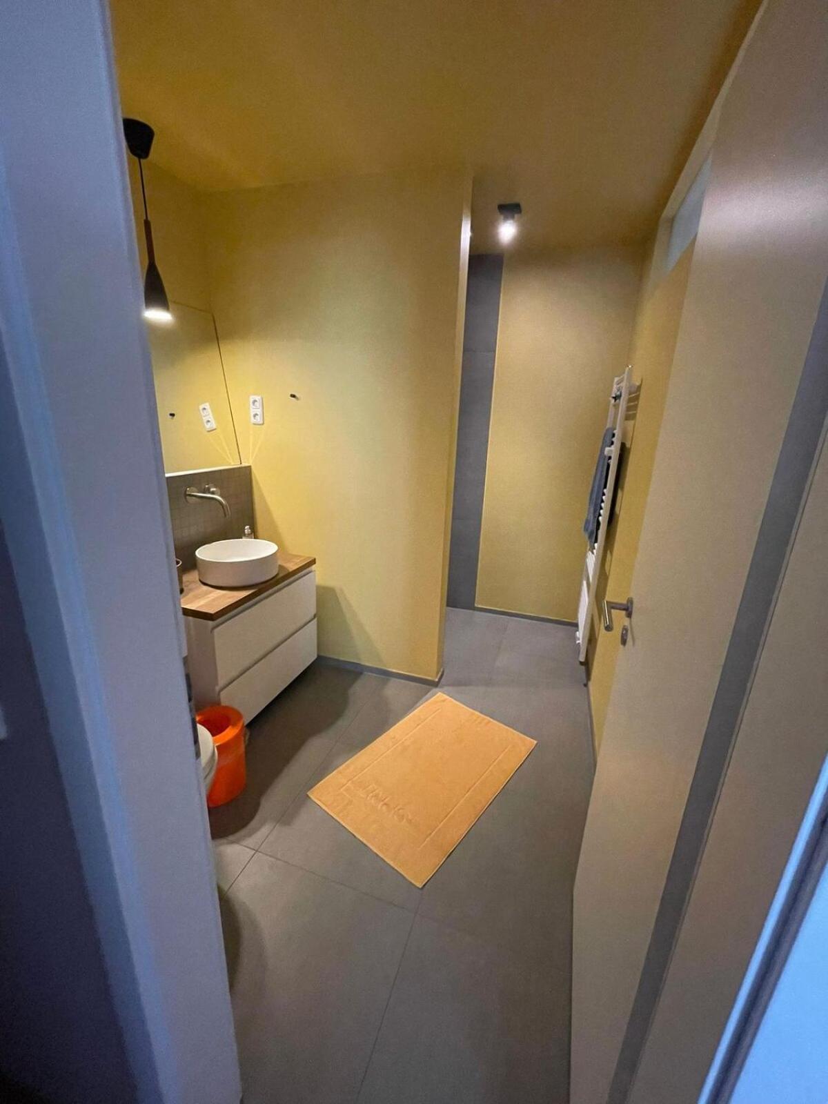 Modern Oasis Of Peace With Garden, Public Transport Apartment