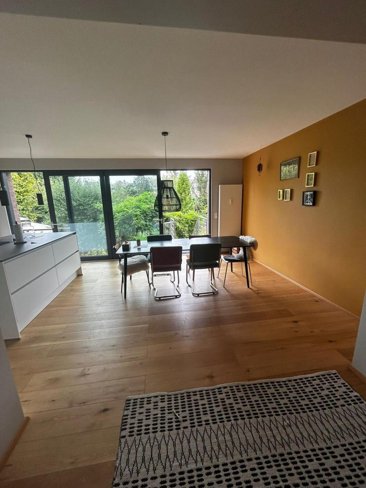 Modern Oasis Of Peace With Garden, Public Transport Apartment