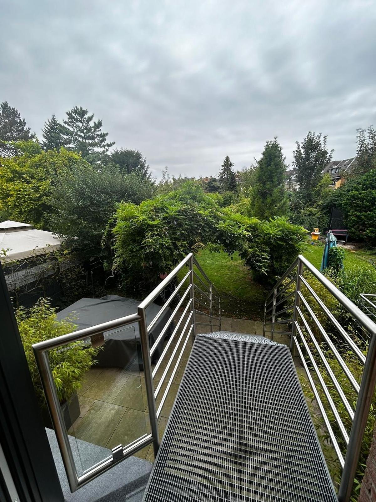 Modern Oasis Of Peace With Garden, Public Transport * Dusseldorf